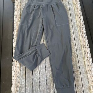 Athleta dark green salutation jogger XS petite